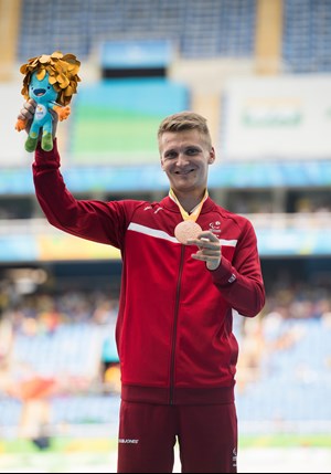Daniel Wagner med bronzemedaljen i længdespring, Rio 2016 - foto Lars Møller