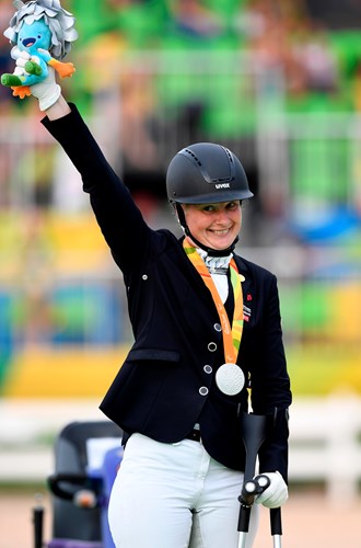 Susanne Sunesen med sølvmedaljen i mesterskabsklassen - foto Lars Møller