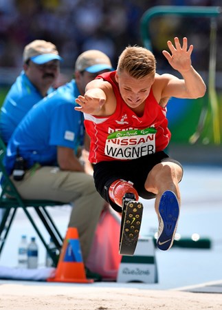 Daniel Wagner springer sig til en bronzemedalje i længdespring - foto Lars Møller